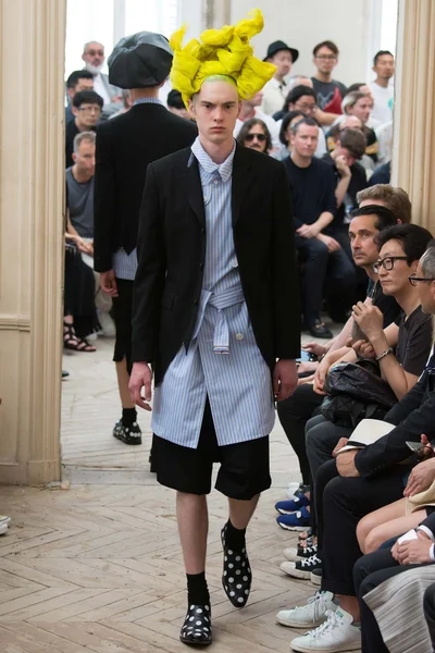 Look 16
